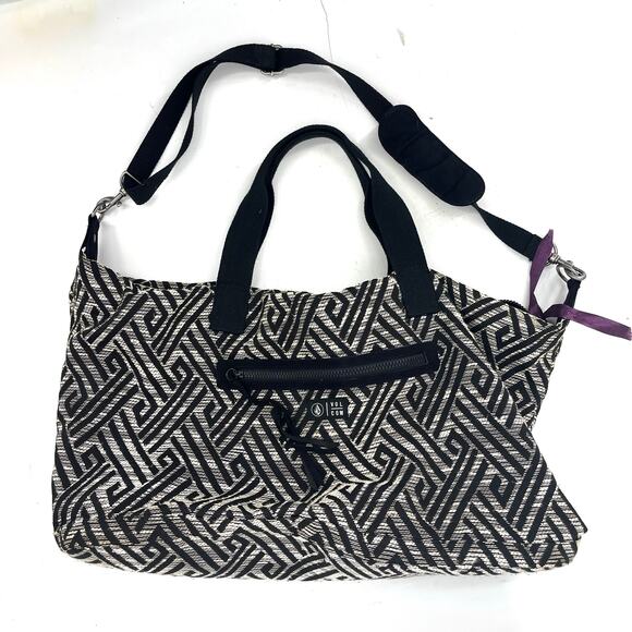 Volcom Black White Fabric Geometric Duffle Bag Shoulder Travel Weekend - Picture 1 of 5